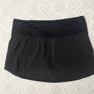 Pace Rival Mid-Rise Skirt
Long with pockets